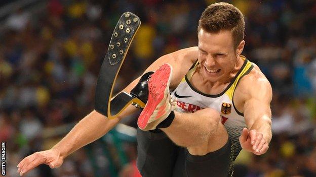 Markus Rehm en compétition au saut en longueur