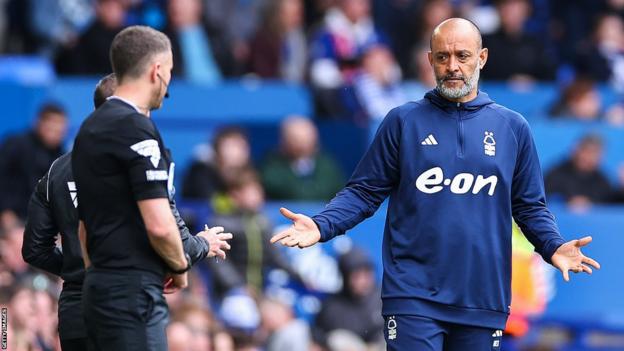 Nottingham Forest boss Nuno Espirito Santo said he was disappointed with the officials' failure to award his side a penalty on three separate occasions against Everton