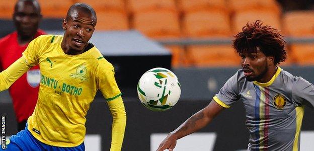 Mamelodi Sundowns' Thapelo Morena (left) vies for the ball with Petro Atletico's Augusto Carneiro