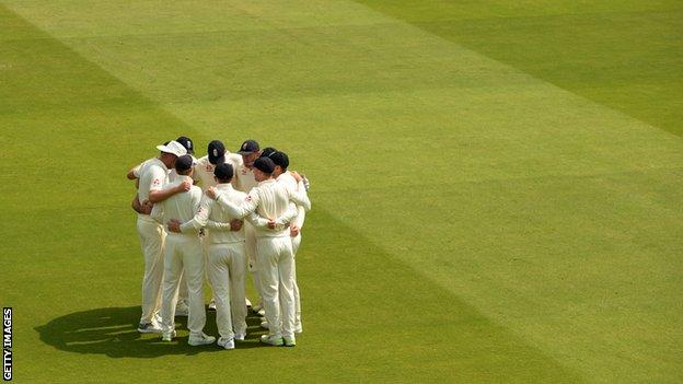 England huddle