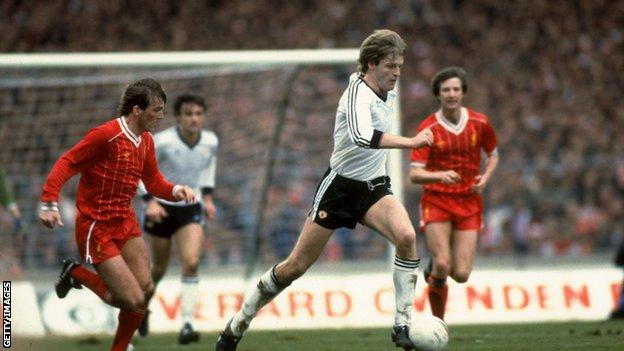 Gordon McQueen in action for Manchester United against Liverpool