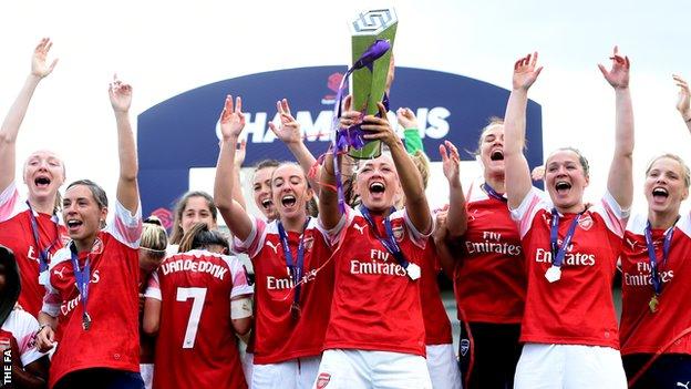 Arsenal lift the Women's Super League trophy