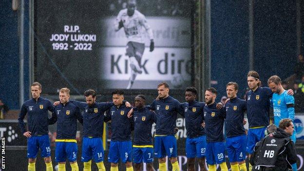 Tributes to Jody Lukoki at a match between SC Cambuur and Willem II
