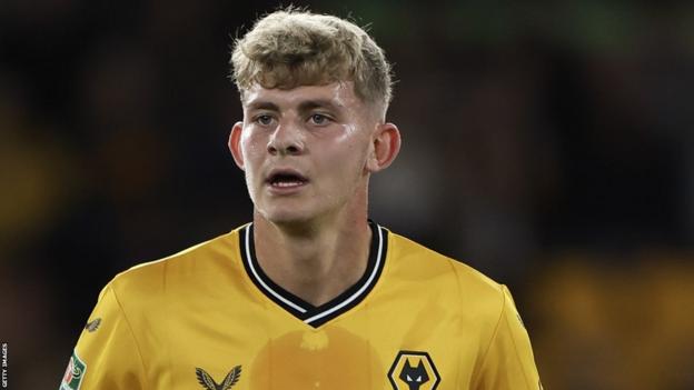 Alfie Pond: Stockport sign Wolves defender on loan - BBC Sport