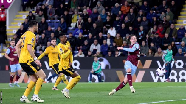 Jacob Bruun Larsen scores for Burnley