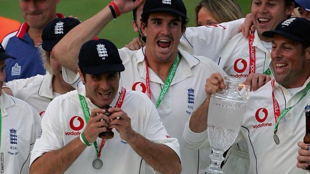 England celebrate winning 2005 Ashes