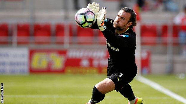 Lee Camp: Wrexham sign experienced goalkeeper on short-term deal - BBC Sport