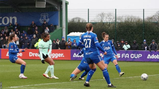 Catarina Macario scores for Chelsea against Everton