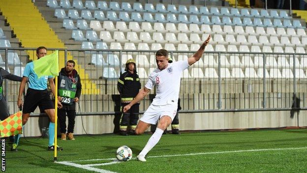 Jordan Henderson takes a corner against Croatia