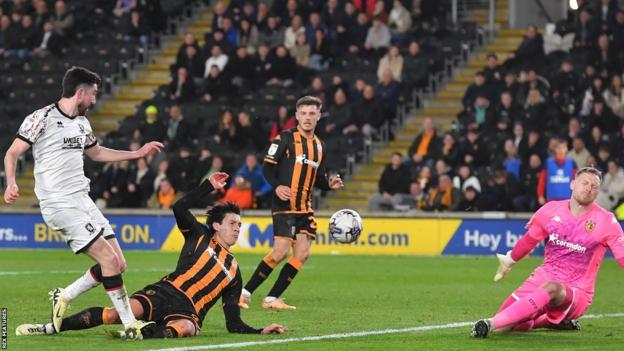 Hull City 2-2 Middlesbrough: Points shared as play-off hopes for both  dented - BBC Sport