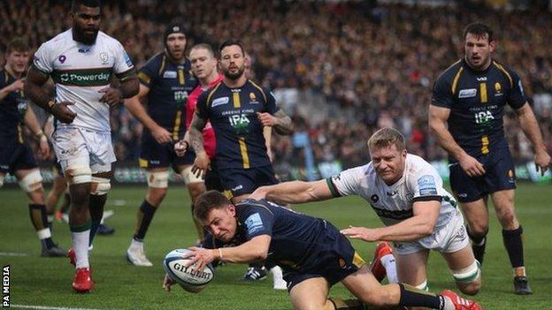 Duncan Weir scored Worcester's opening try as part of an individual 13-point haul