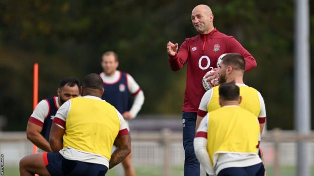 England coach Steve Borthwick instructs his players during training