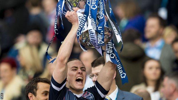 Hibernian: Jackson Irvine returns to Scotland until end of the season - BBC Sport