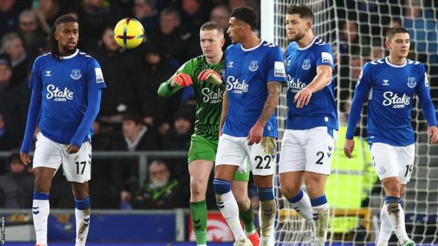 Everton players look dejected