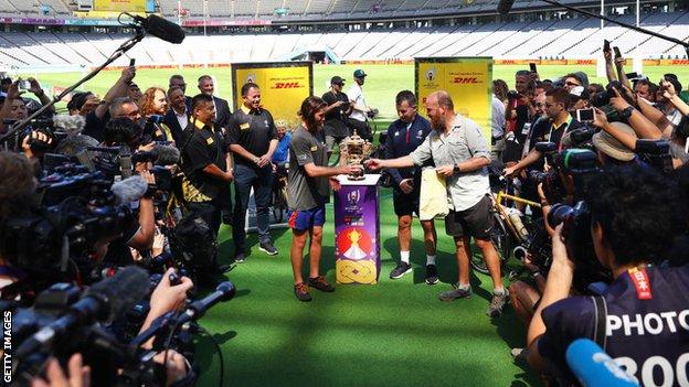 Nigel Owens receives whistle for the first game of Rugby World Cup