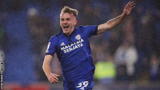 Isaak Davies: Academy product signs new Cardiff City contract - BBC Sport