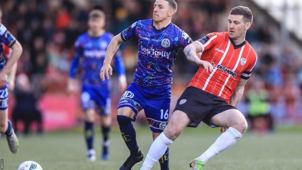 Derry's Patrick McEleney battles with Bohemians' Keith Buckley