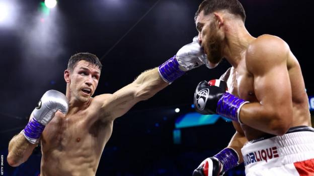 Callum Smith fighting against Mathieu Bauderlique