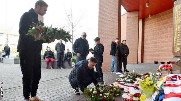 Liverpool manager Jurgen Klopp and captain Jordan Henderson lay flowers at the Hillsborough memorial on the 33rd anniversary of the disaster