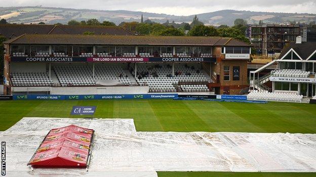 Somerset's game against Gloucestershire ended in a draw in the rain
