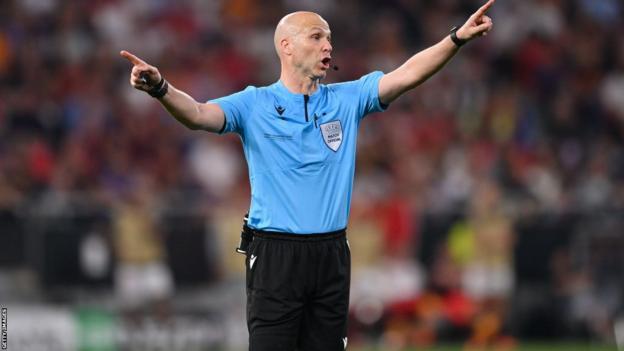 Referee Anthony Taylor shouts during the Europa League final