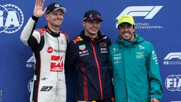 Nico Hulkenberg, Max Verstappen a Fernando Alonso oslavujú kvalifikáciu v prvej trojke na Veľkú cenu Kanady
