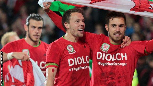 Gareth Bale (left), Chris Gunter (centre) and Aaron Ramsey celebrate Wales' Euro 2016 qualification