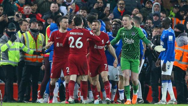 Andrew Robertson and Jordan Pickford exchange words