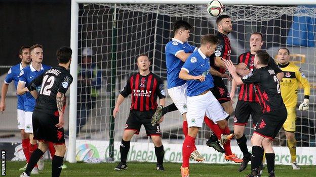 Crusaders and Linfield will meet at Seaview in a top-of-the table showdown