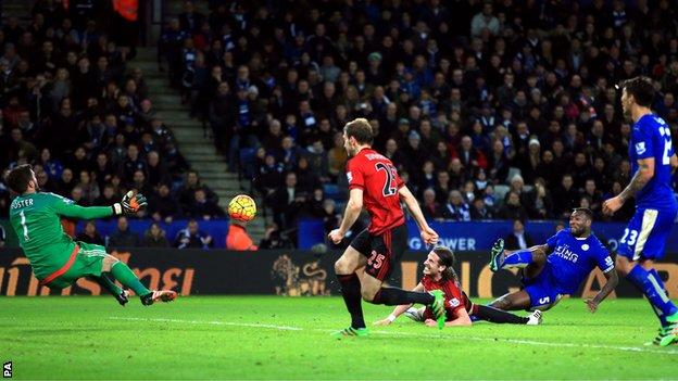 Ben Foster saves from Wes Morgan
