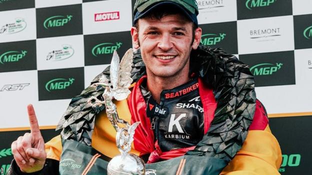 Gran Premio di Manx: Victor Lopez batte il record sul giro e vince la gara junior