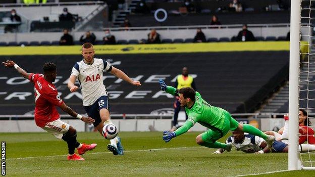Fred scores for Manchester United as they come back to beat Tottenham