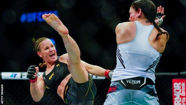Valentina Shevchenko kicks Lauren Murphy during their flyweight title fight