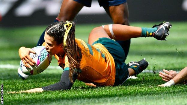 Australia women's player scores a try