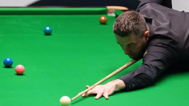 Sheffield, UK. 15th Apr, 2023. 15th April 2023; The Crucible, Sheffield,  England: 2023 Cazoo World Snooker