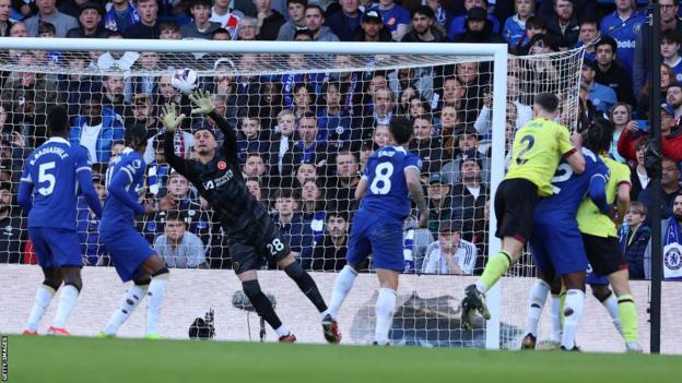 Dara O'Shea scores for Burnley