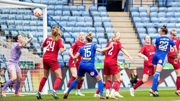 Ashleigh Plumptre scores for Leicester