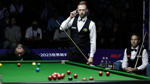 Judd Trump and Ali Carter in the Wuhan Open final