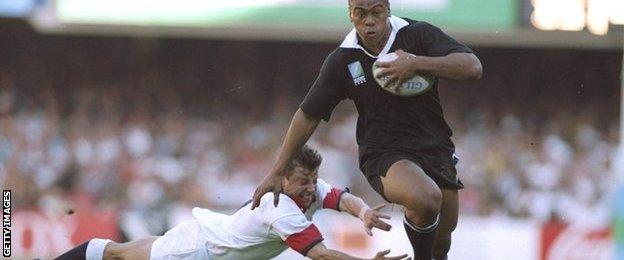 Jonah Lomu in action against England in the 1995 Rugby World Cup semi-final