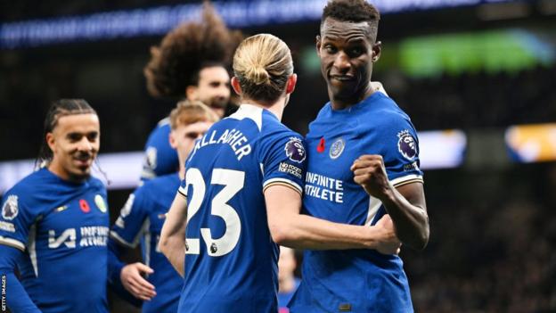 Chelsea celebrate Nicolas Jackson scoring at Tottenham
