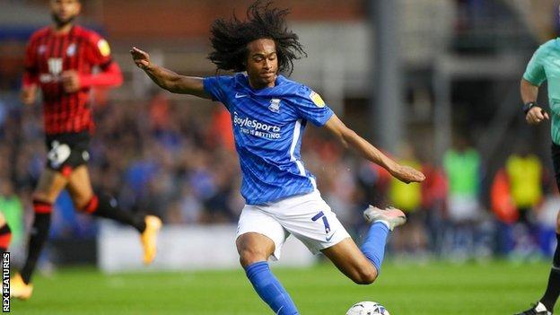 Tahith Chong, cedido, era el mejor jugador del Birmingham City antes del descanso