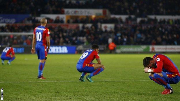 Crystal Palace players look dejected at the end of the match
