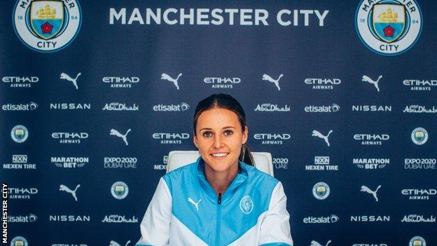 Hayley Raso signing for Manchester City