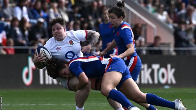 England's Hannah Botterman is tackled by French players