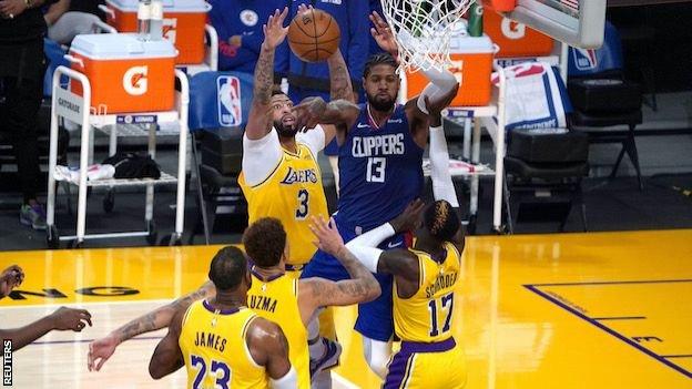 Paul George passes the ball at the net during the LA Clippers' win over the LA Lakers