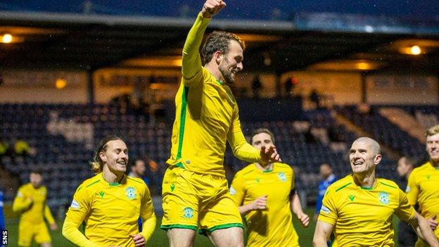 Hibernian's Christian Doidge celebrates his first goal