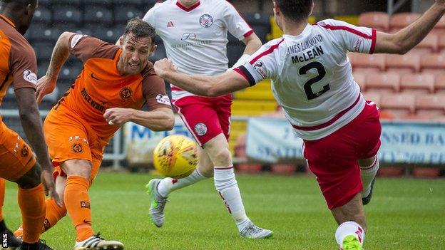 Scott McDonald scores for Dundee United