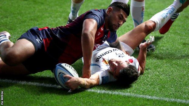 Exeter Chiefs score a try