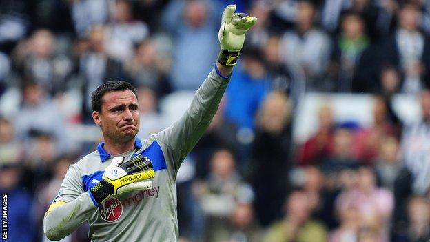 Steve Harper acknowledges Newcastle fans after his final game for the club in May 2013