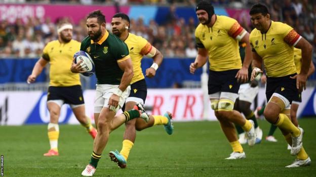 South Africa's Reinach scores a try